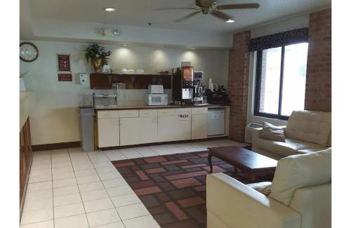 Fulton Hotel | Capital O Amerihost Inn and Suites Fulton Hwy 54 MO