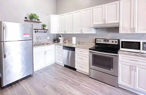 Tallahassee House | Capitol/Campus Retreat: Clean, Cozy w/King Bed