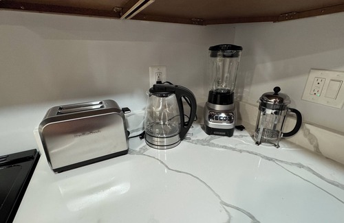 Capitol Hill House | Capitol Hill Rowhouse with parking! Sleeps 8. Two washer/dryers, 2 kitchens!