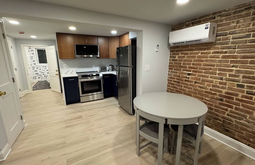 Capitol Hill House | Capitol Hill Rowhouse with parking! Sleeps 8. Two washer/dryers, 2 kitchens!