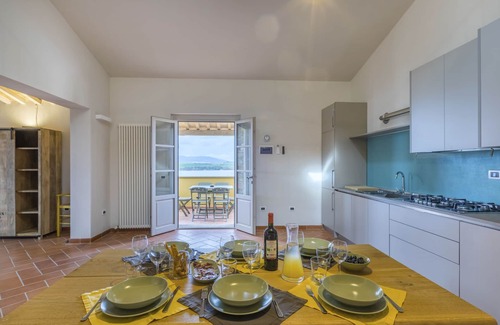 Santa Luce House | Capo il Cerro Villa sul lago by Interhome