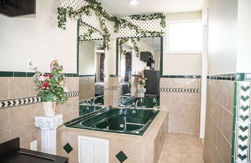 Howell Hotel | Capri inn and Suites