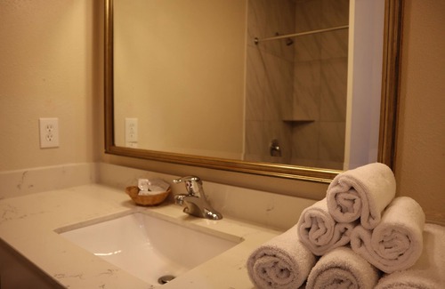 Beach Hill - Beach Flats Hotel | Capri Motel