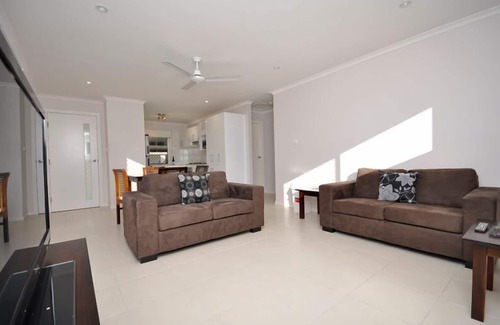 Middlemount Villa | Capricorn Villas