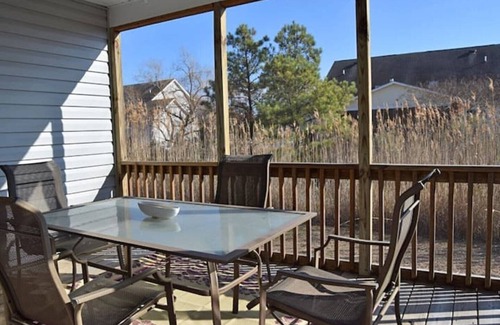 Chincoteague House | Captain Jay's Retreat-Pool, Close to Downtown