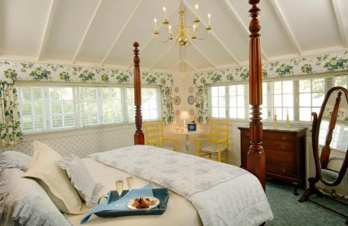 Chatham Hotel | Captain's House Inn