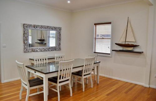 South West Rocks House | Captains Cottage SWR