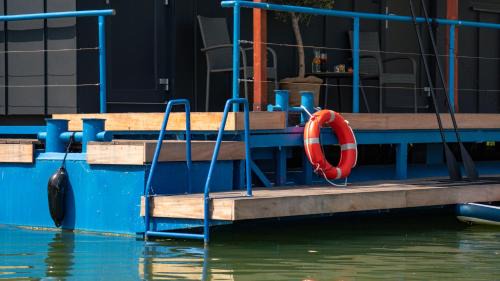 Jarovce Apartment | Captains Danube Houseboat - Bratislava