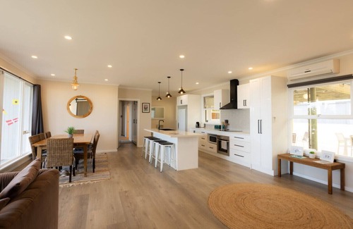 Kangaroo Island House | Captains on the Seafront -Large 4br 2bth-Rare Find