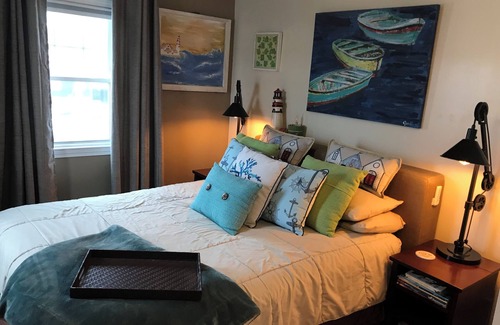 Lynn Bed & Breakfast | Captains quarters on the lake in lynn