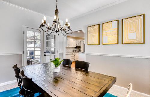 Round Hill Village House | Captains Quarters Retreat