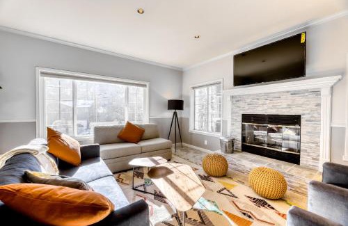 Round Hill Village House | Captains Quarters Retreat