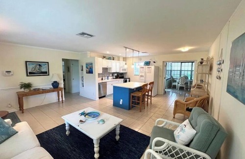 Florida North Atlantic Coast House | Captains Retreat.An oasis with lush coastal landscaping awaits!