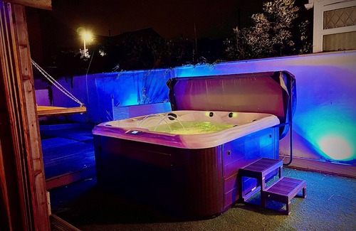 South Shore House | Captivating 4-Bed Hot Tub House in Blackpool