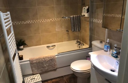 Copthorne Apartment | Captivating Apartment in Copthorne, Near Gatwick