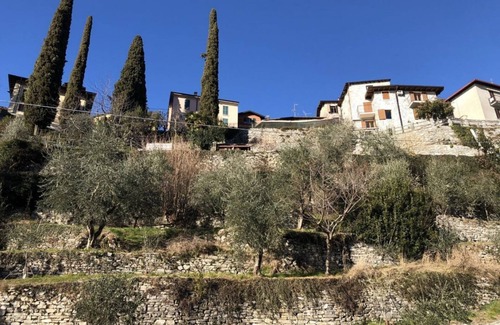 Carate Urio Apartment | Carate 16 apartment with balcony & lake view