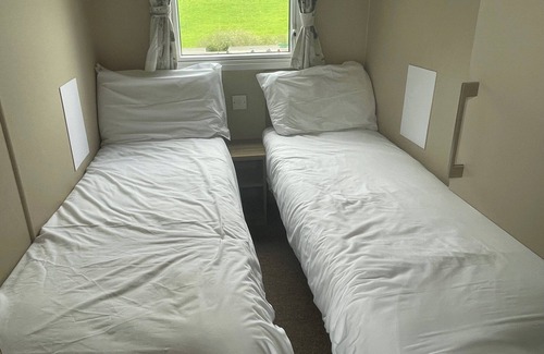 Newquay Cabin | Caravan 163 sleeps up to 8 guests