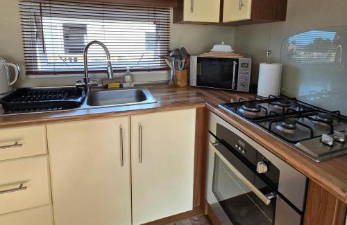 Dinas Cross House | Caravan - Sleeps 4 & Free parking