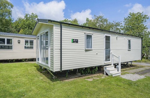 Longridge House | Caravan with one double and one twin.