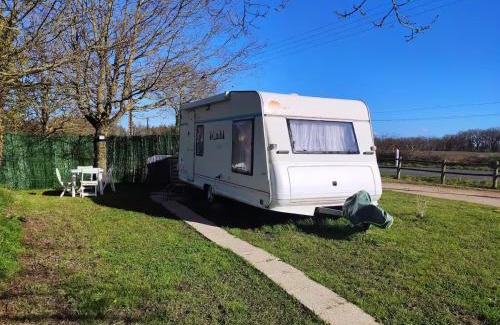 Apremont Other | Caravane sur terrain en campagne