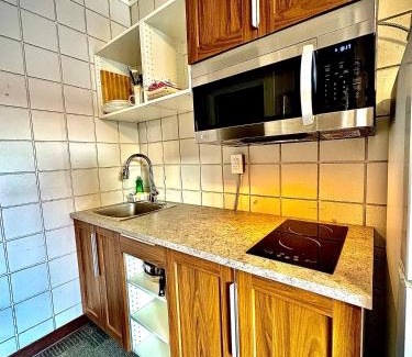 Swift Current Hotel | Caravel Motel