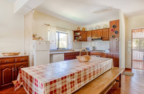 Camparca House | Carcavelos Villa with Pool