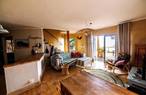 Gordons Bay Central House | Cardamom Cottage, sleeps 3 and 1 min walk to beach