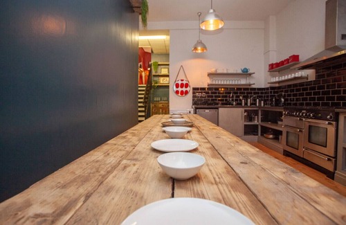 Butetown Apartment | Cardiff Bay Weekend House | Group Rental | 6-12 People