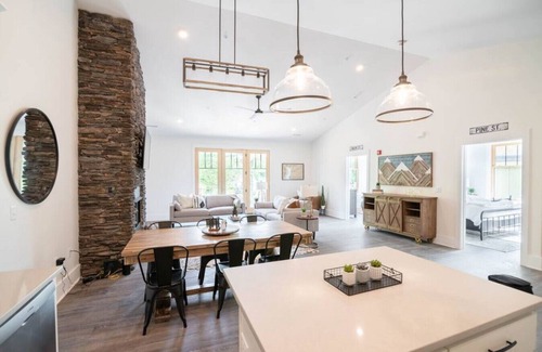 Blowing Rock Condo | Cardinal at MP · ? ♥️of Blowing Rock w/Parking Cardinal@ Main&Pine