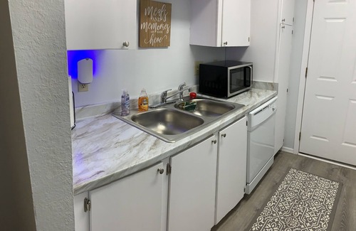 Norman Condo | Cardinal Creek near OU Campus! 30+ day rental! Pet friendly!