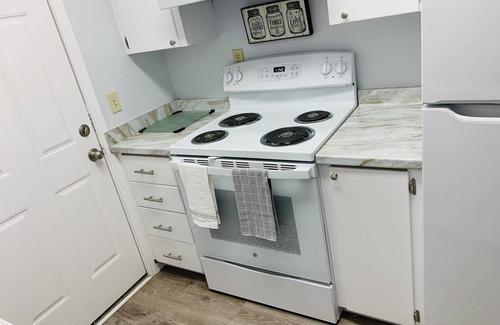 Norman Condo | Cardinal Creek near OU Campus! 30+ day rental! Pet friendly!