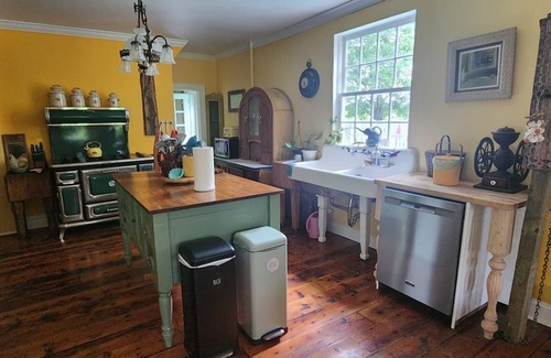 Montgomery House | Cardinal Farm-The Finch Room