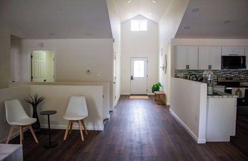 Airport Township House | Cardinal Nest – Cozy Home Near Airport & St. Charles, Gateway Arch & Zoo