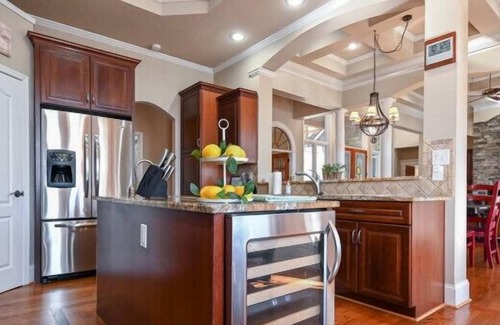 Martin House | Cardinal Rose Lakehouse