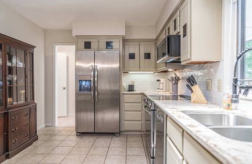Old Town House | Cardinal’s Nest | Steps from PH #2 & Village