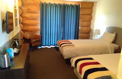 Lac La Hache Bed & Breakfast | Cariboo Log Guest House