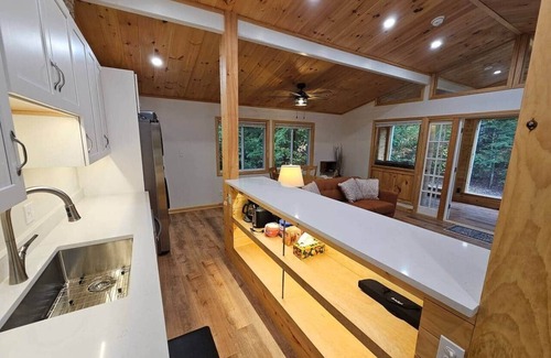 Woodsville House | Caribou Cabin – Fireside & Hot Tub Retreat