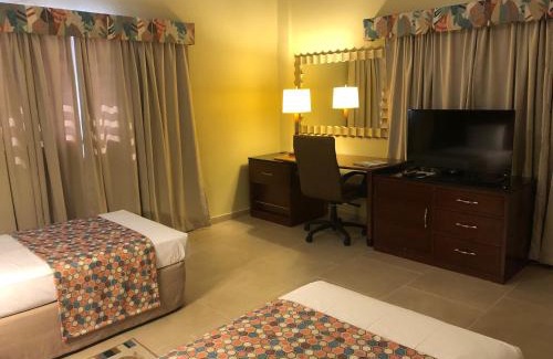 Cole Bay Hotel | Carl's Unique Inn & Conference Facilities