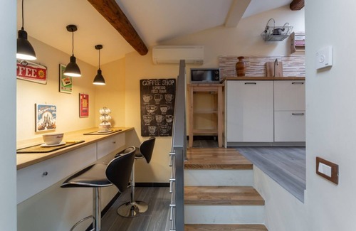 Oltrarno Apartment | Carla's rooms! Botticelli's touch