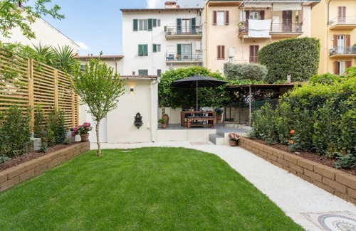 Oltrarno Apartment | Carla's rooms! Botticelli's touch