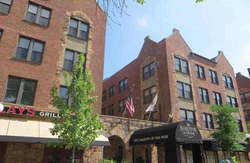 Oak Park Hotel | Carleton of Oak Park
