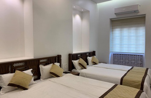 Wellington Pier Hotel | Carlton Hotel