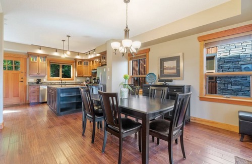 Blind Bay House | Carmel Beach Private Lodges - Unit #17. Second row, 3 bedroom lodge.