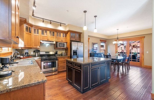 Blind Bay House | Carmel Beach Private Lodges - Unit #17. Second row, 3 bedroom lodge.