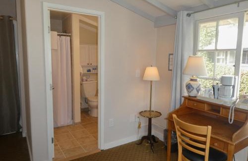 Northwest Carmel Hotel | Carmel Fireplace Inn