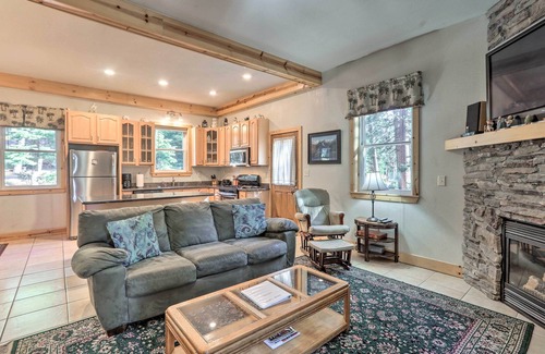 Cedar Flat Cottage | Carnelian Bay Home w/Hot Tub Near Tahoe Skiing