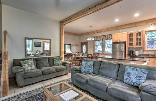 Cedar Flat Cottage | Carnelian Bay Home w/Hot Tub Near Tahoe Skiing