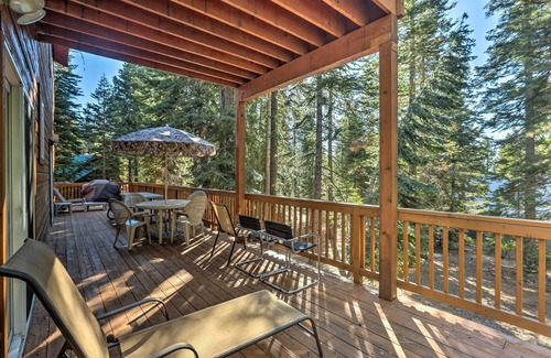 Cedar Flat Cottage | Carnelian Bay Home w/Hot Tub Near Tahoe Skiing