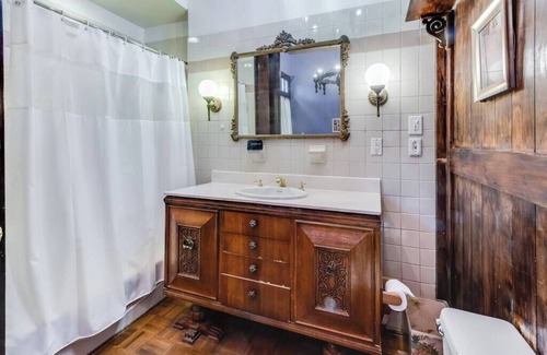 French Quarter Hotel | Carnival Royalty at Historic Guest House