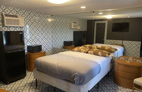 Garden City Hotel | Carole Motel